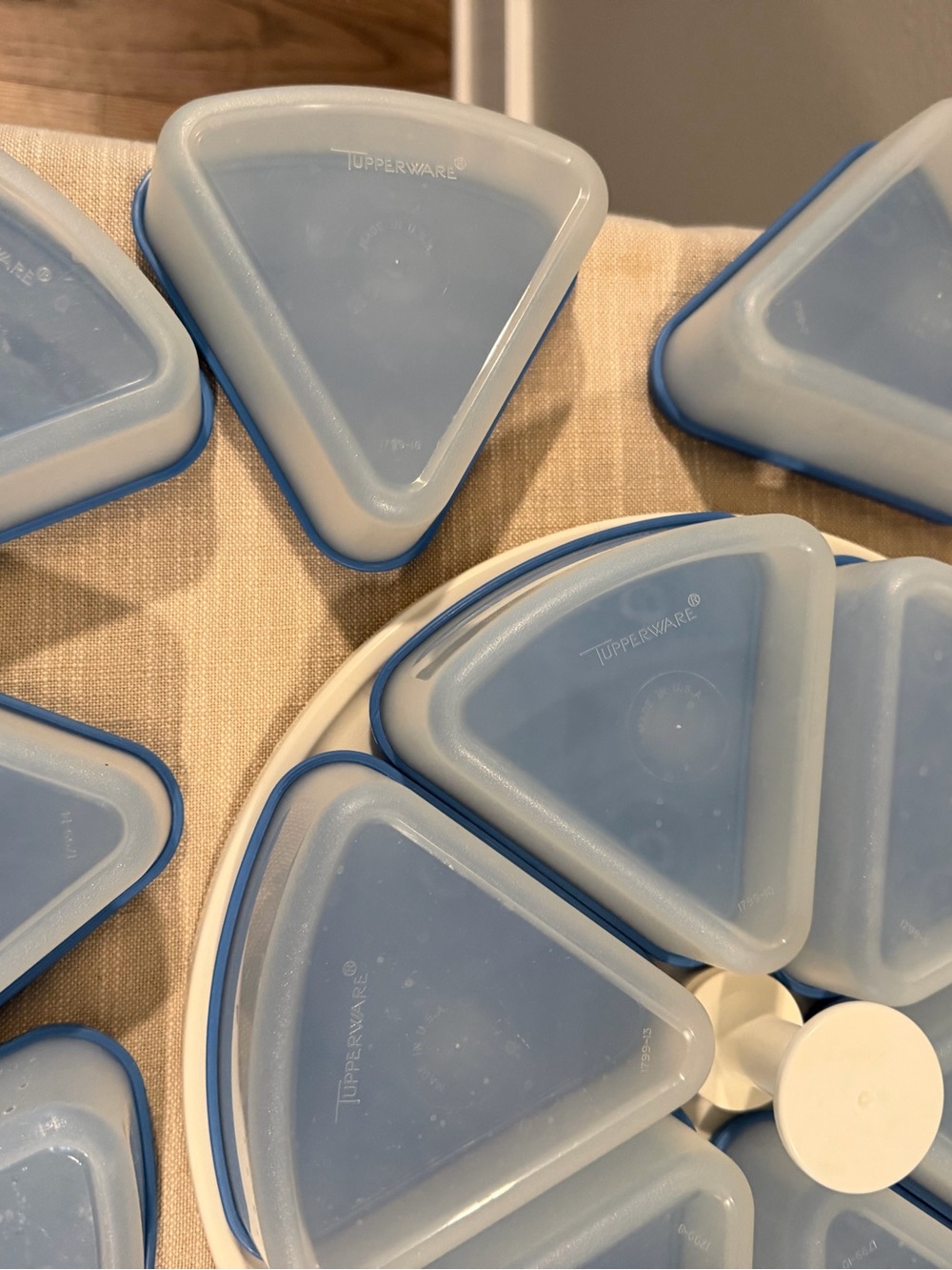 Tupperware Spice Containers Triangular W/ Carousel 15 - Picture 4 of 8